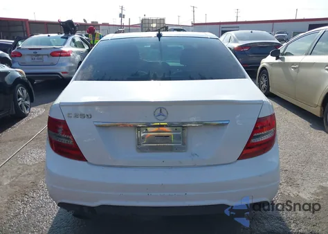 2013 Mercedes-Benz C 250 Sport из США, поврежденный, VIN WDDGF4HB3DA865898